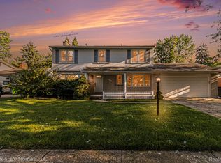 23940 King Dr, Clinton Township, MI 48035