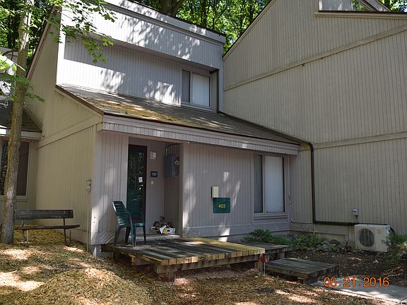 2nd image of 2500 Josef Strasse #403