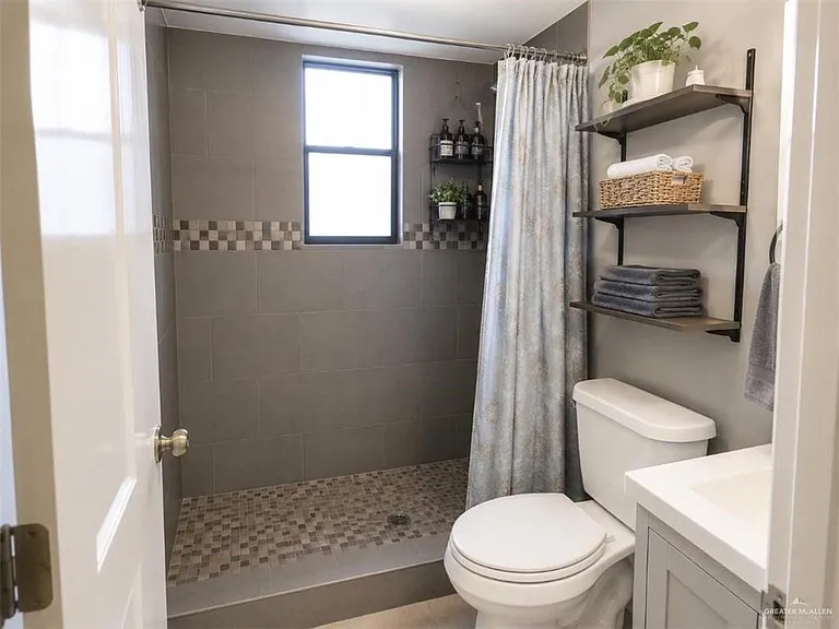 1018 W Smith St — Photo 10