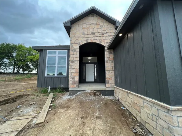 1403 Larson Ave, Warrensburg, MO 64093