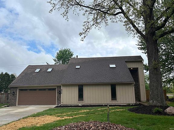 3rd image of 6823 Laurelwood Cv