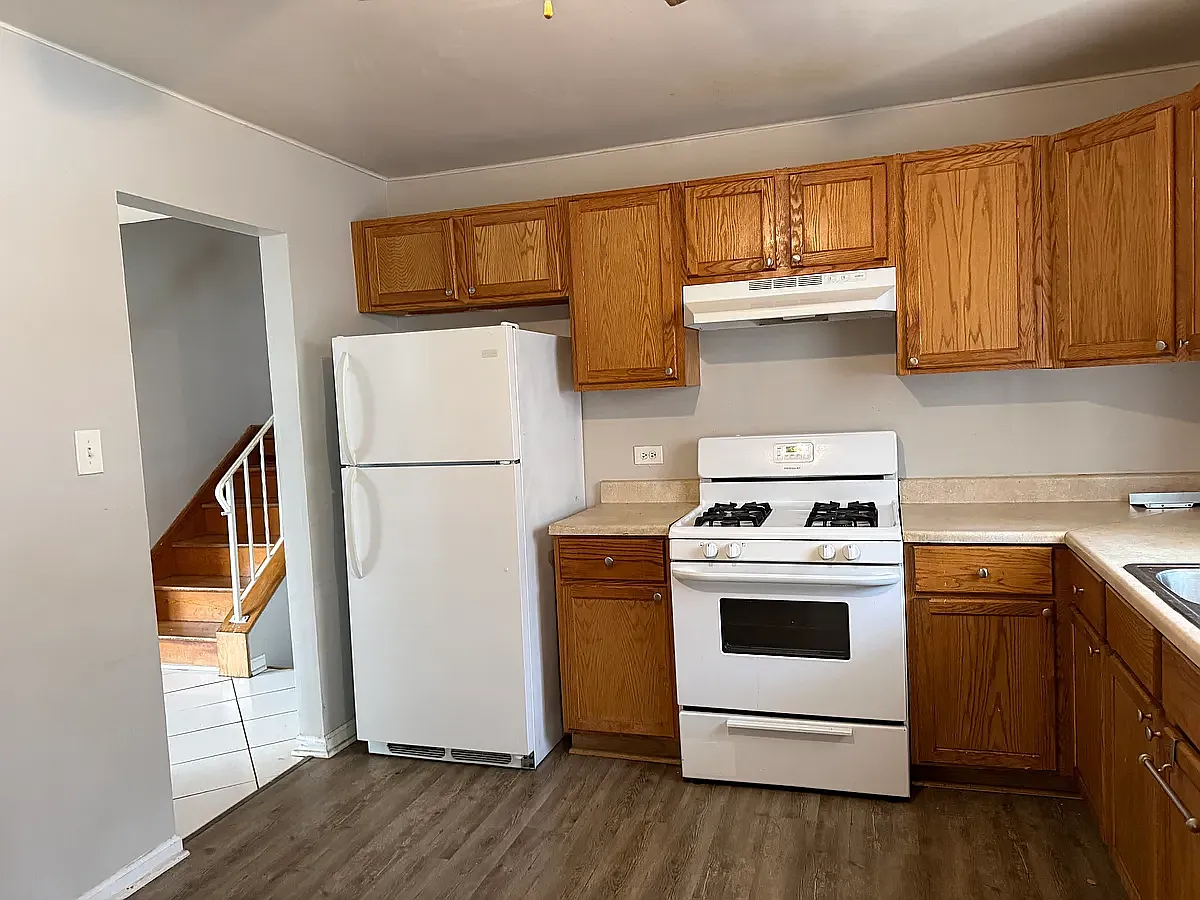 5 bed, 1234 sqft, $2,800 — Photo 3