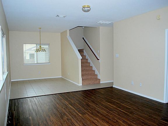 vVew from the front door to the dinning room. Master bedroom and powder room on the right.
