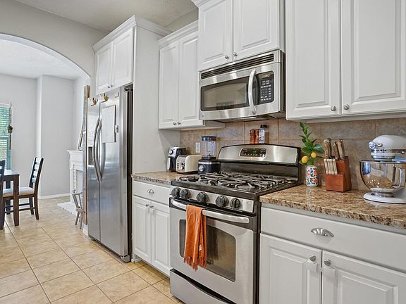 4th image of 2523 Stieglitz Ave SE
