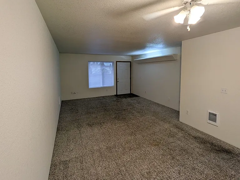North Salem Apartment Complex With Washer/Dryer! ~ Camelot — Photo 33