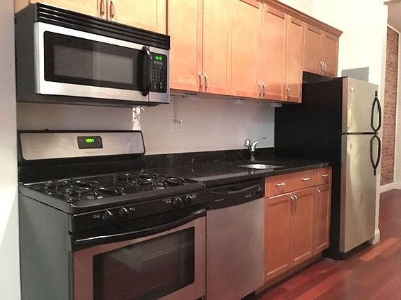 5th image of 311 W 47th St APT 1B