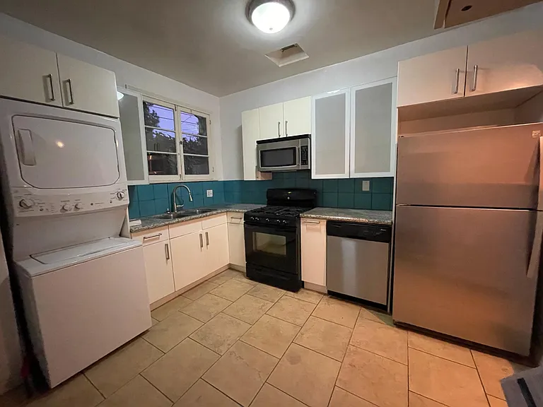 6111 Romaine St #103 — Photo 21