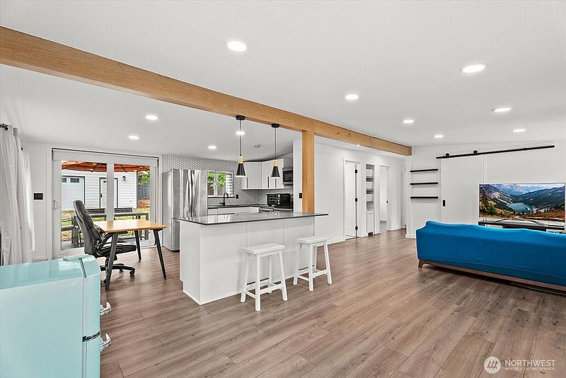 4th image of 10839 11th Avenue SW