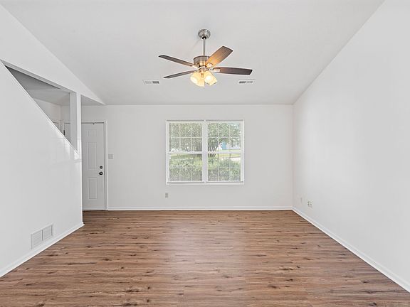3rd image of 5025-5027 Geyser Blvd #5025