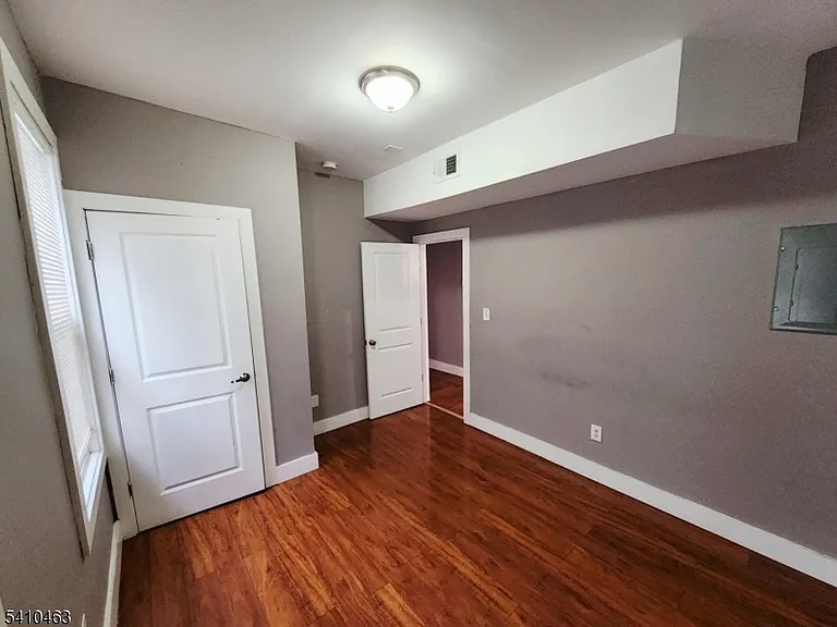 146 Hollywood Ave — Photo 9