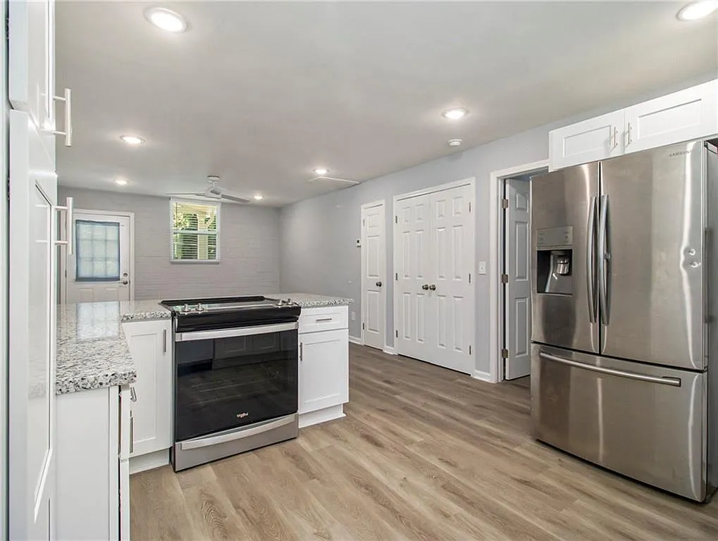 2 bed, 640 sqft, $1,550 — Photo 2