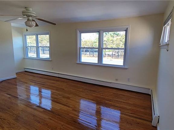 5th image of 1784 Hempstead Tpke