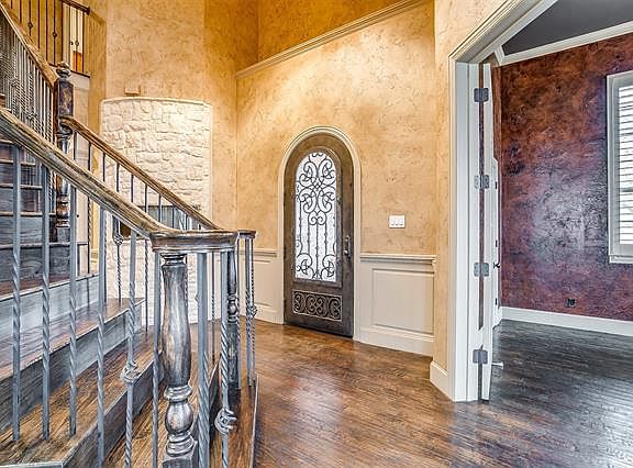 3rd image of 3925 Lakewood Heights Ct