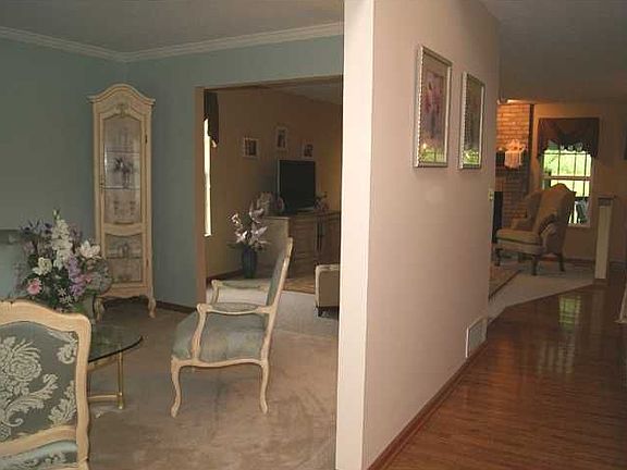 3rd image of 1028 S Lake Dr