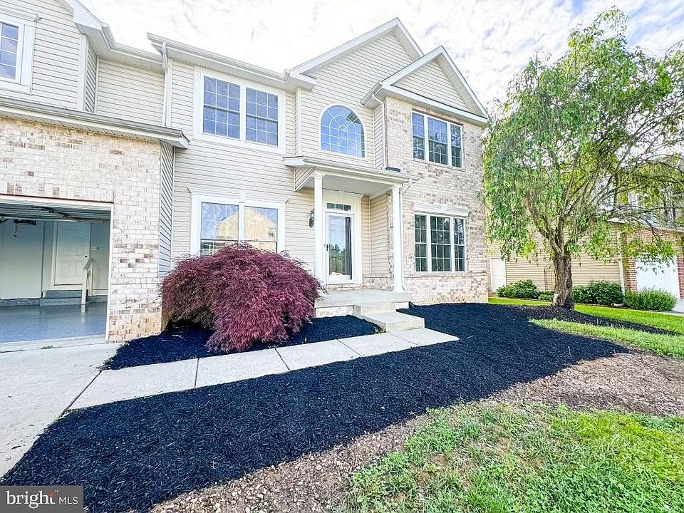 1st image of 1331 S Dahlia Ct