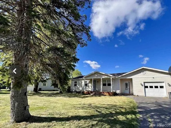 2414 Hialeah Dr, Flint, MI 48507