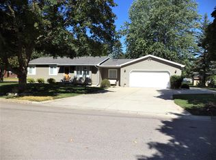 401 Meadowview Dr, Saint Johns, MI