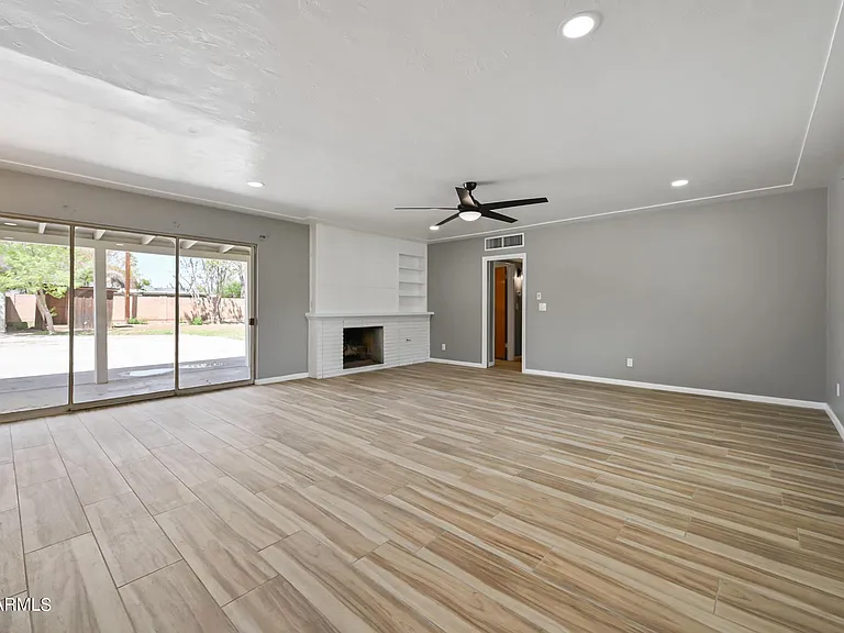 1226 W Rancho Dr — Photo 6