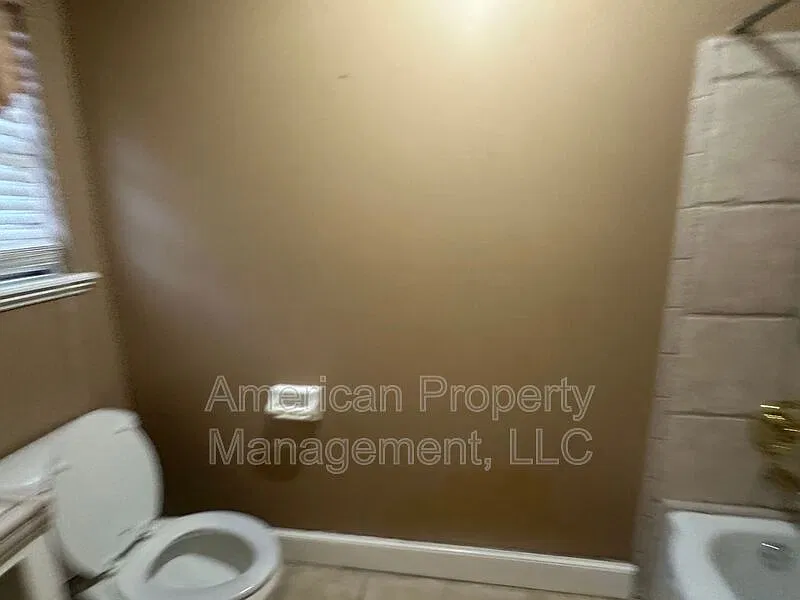 4 bed, 3.0 bath, 2096 sqft, $1,900 — Photo 4