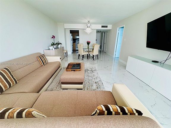 3rd image of 18071 Biscayne Blvd APT 1503