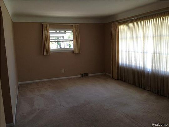 5th image of 313 Park Dr