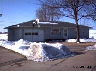 703 Lo Dee St, Epworth, IA 52045