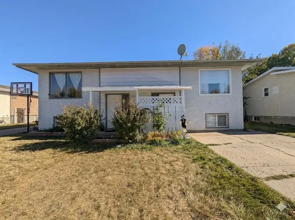 52 W Collins Cres SE, Medicine Hat, AB T1B 1T8