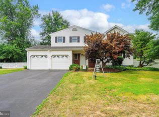 3 University Dr, Hamilton, NJ 08619