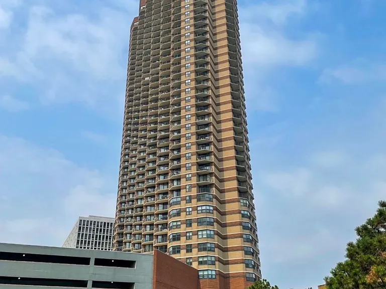 3660 N Lakeshore Dr #516 — Photo 2