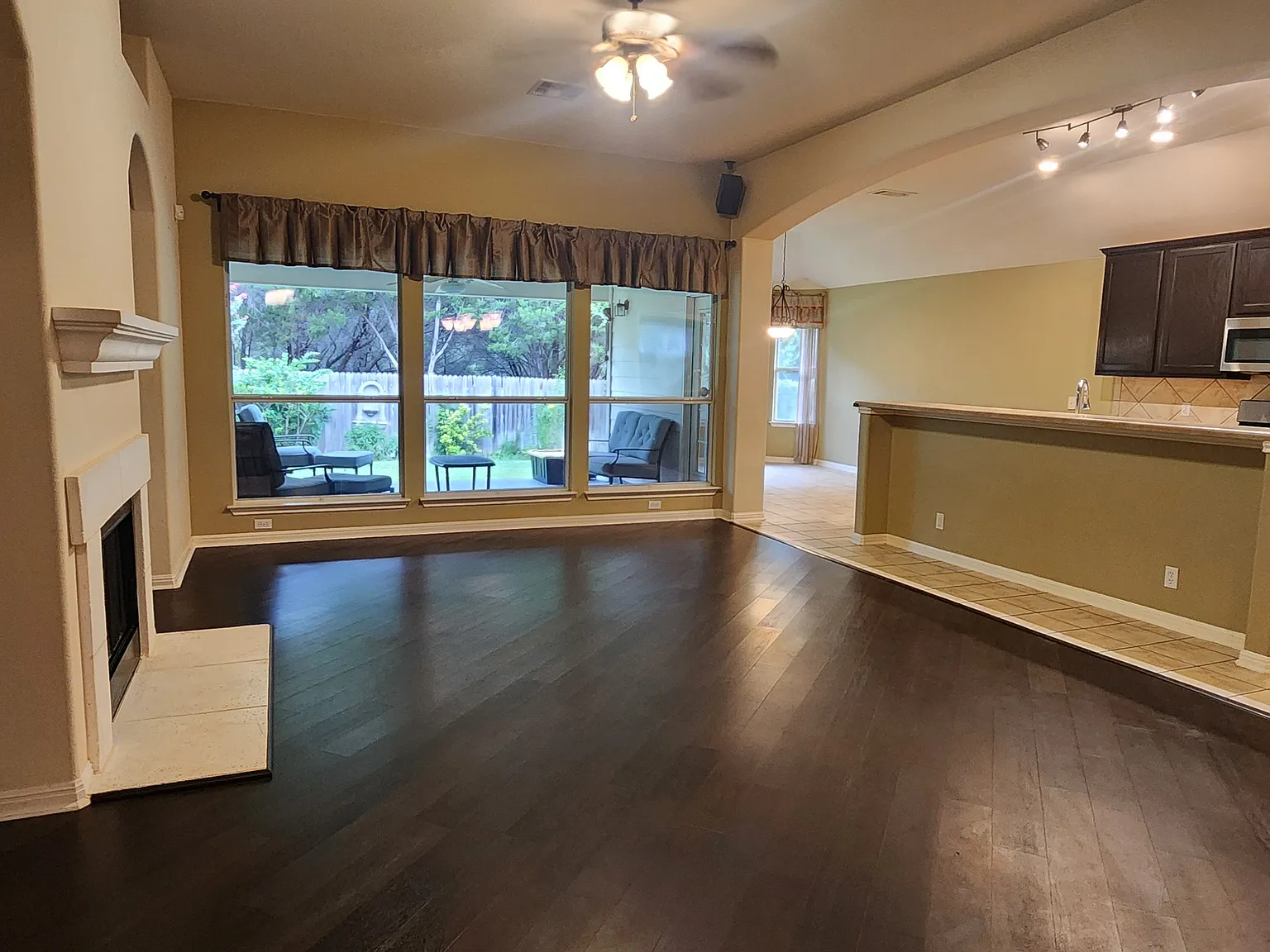 3 bed, 1913 sqft, $2,295 — Photo 4