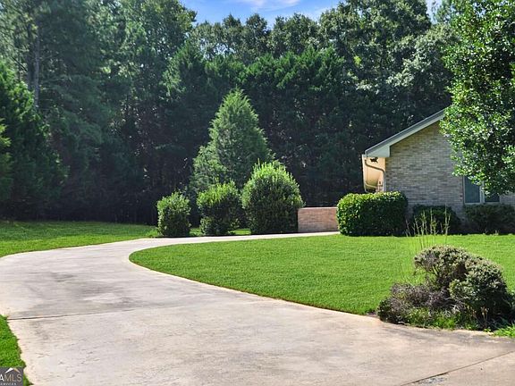 5th image of 155 Highlands Forest Ln