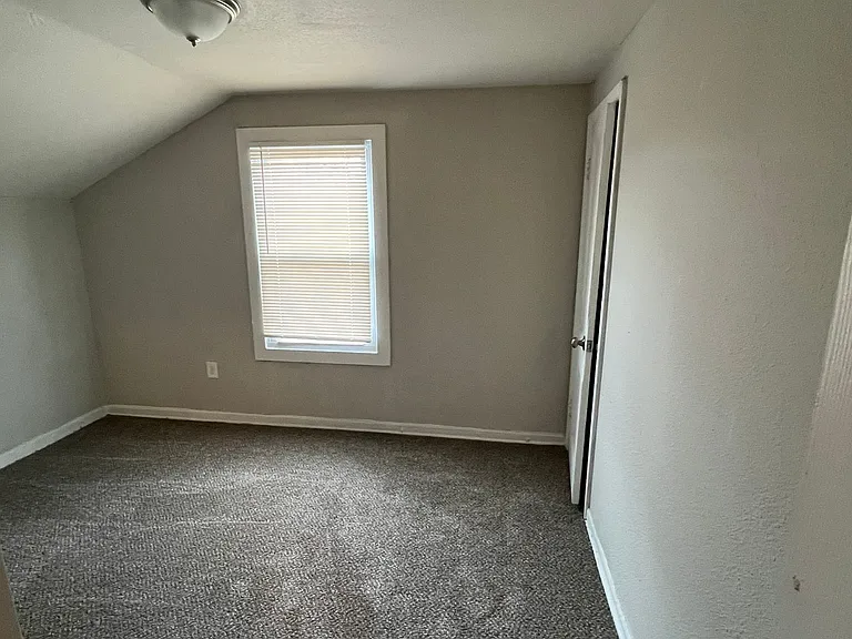 2855 Van Brunt Blvd — Photo 7