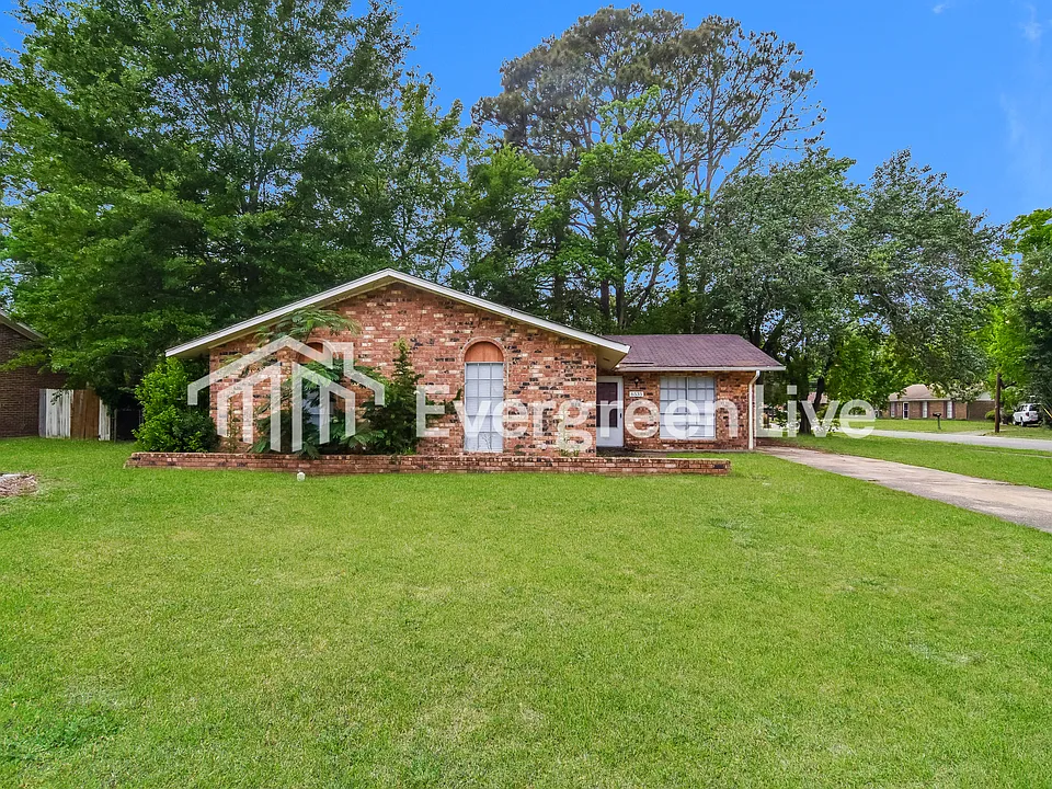 6535 Pinebrook Dr