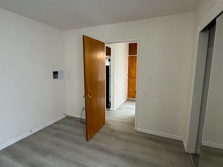 438 12th Ave #5 — Photo 7