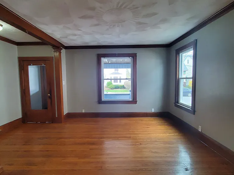 10-12 Lyon Pl — Photo 6