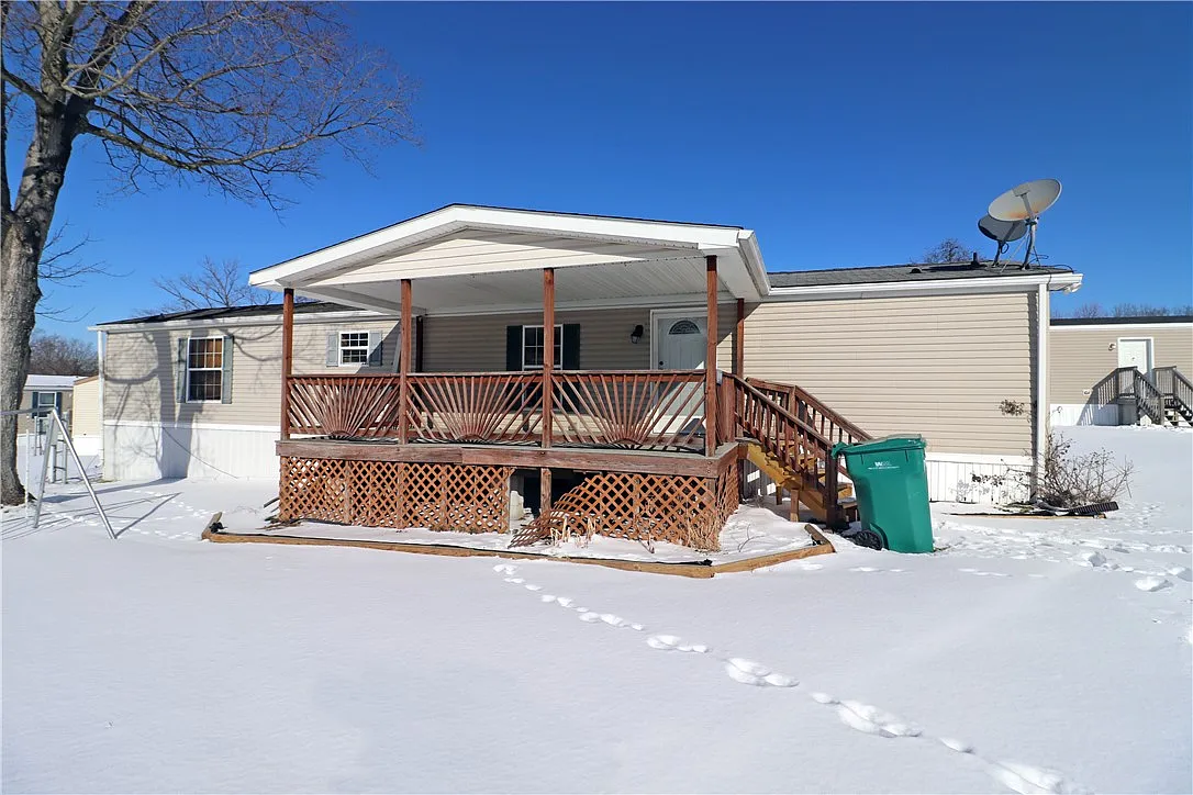 211 Brown St photo 1