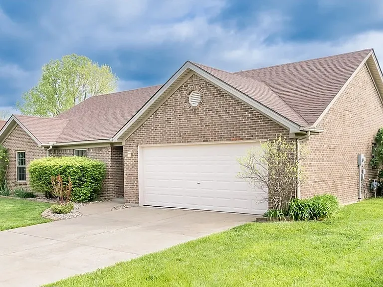 4105 Lakeside Dr — Photo 2