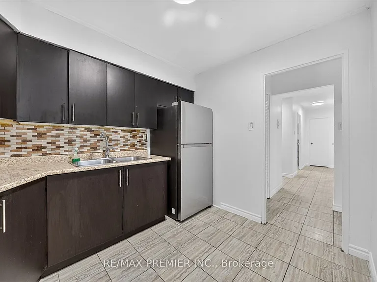3555 Derry Rd E #712 — Photo 2
