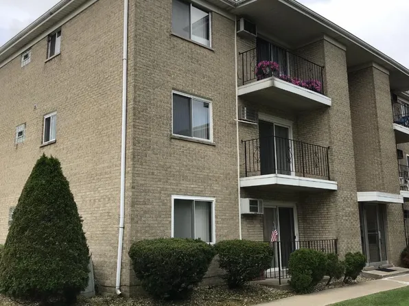 17622 Rosewood Dr #1A, Lansing, IL 60438