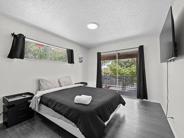 2571 Vegas Valley Dr — Photo 13