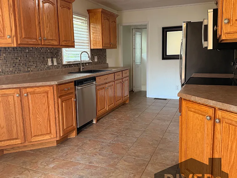 721 W Lelia St — Photo 4