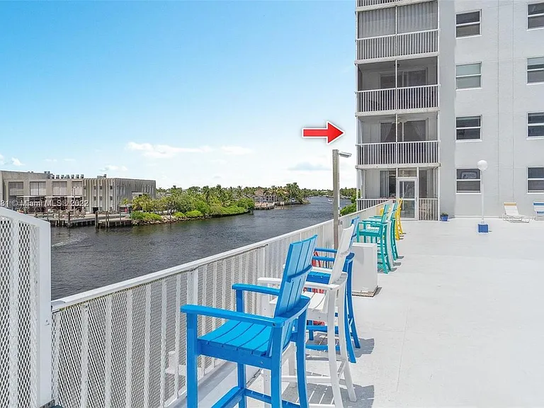 1505 N Riverside Dr #404 — Photo 1