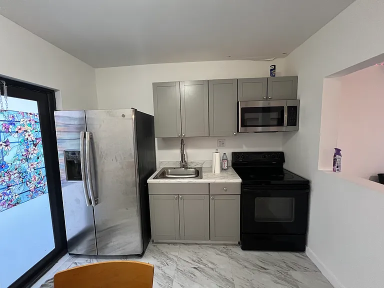 49 NW 30th Ave #2 — Photo 25