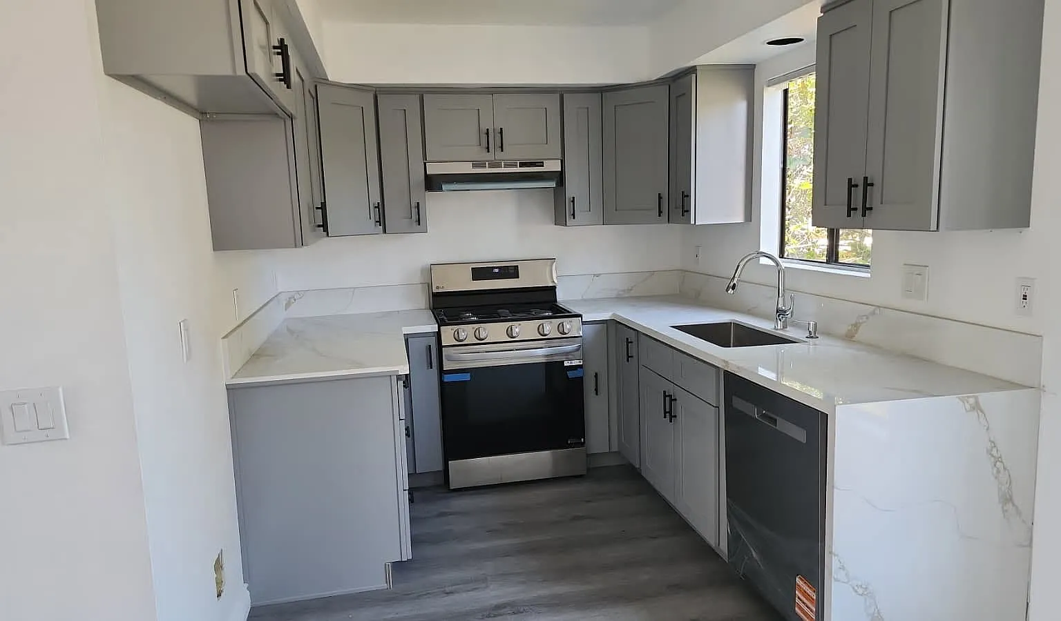 2 bed, 900 sqft, $2,750 — Photo 2
