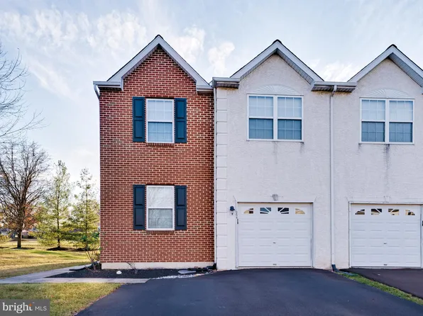 254 Hampshire Dr, Sellersville, PA 18960