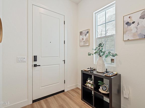 5th image of 272 E MARKWOOD Drive