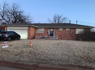 617 E Cleveland Dr, Hennessey, OK 73742