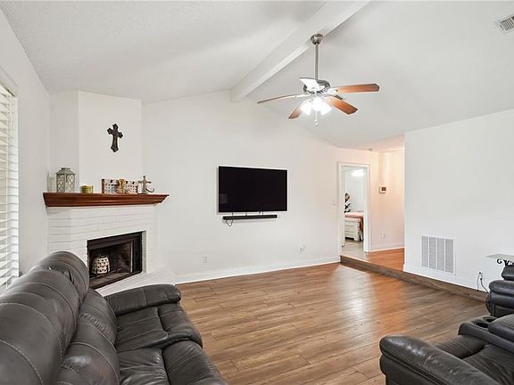 5th image of 38 Moss Dr