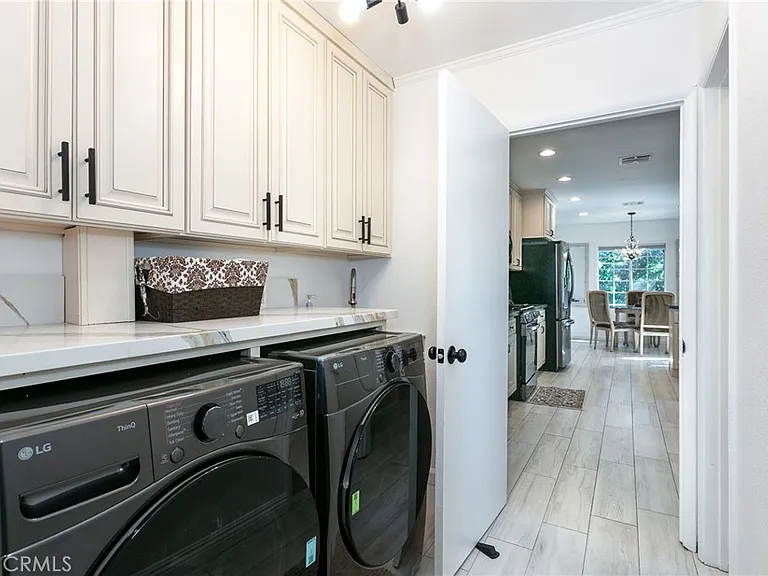 5825 Fulton Ave — Photo 30