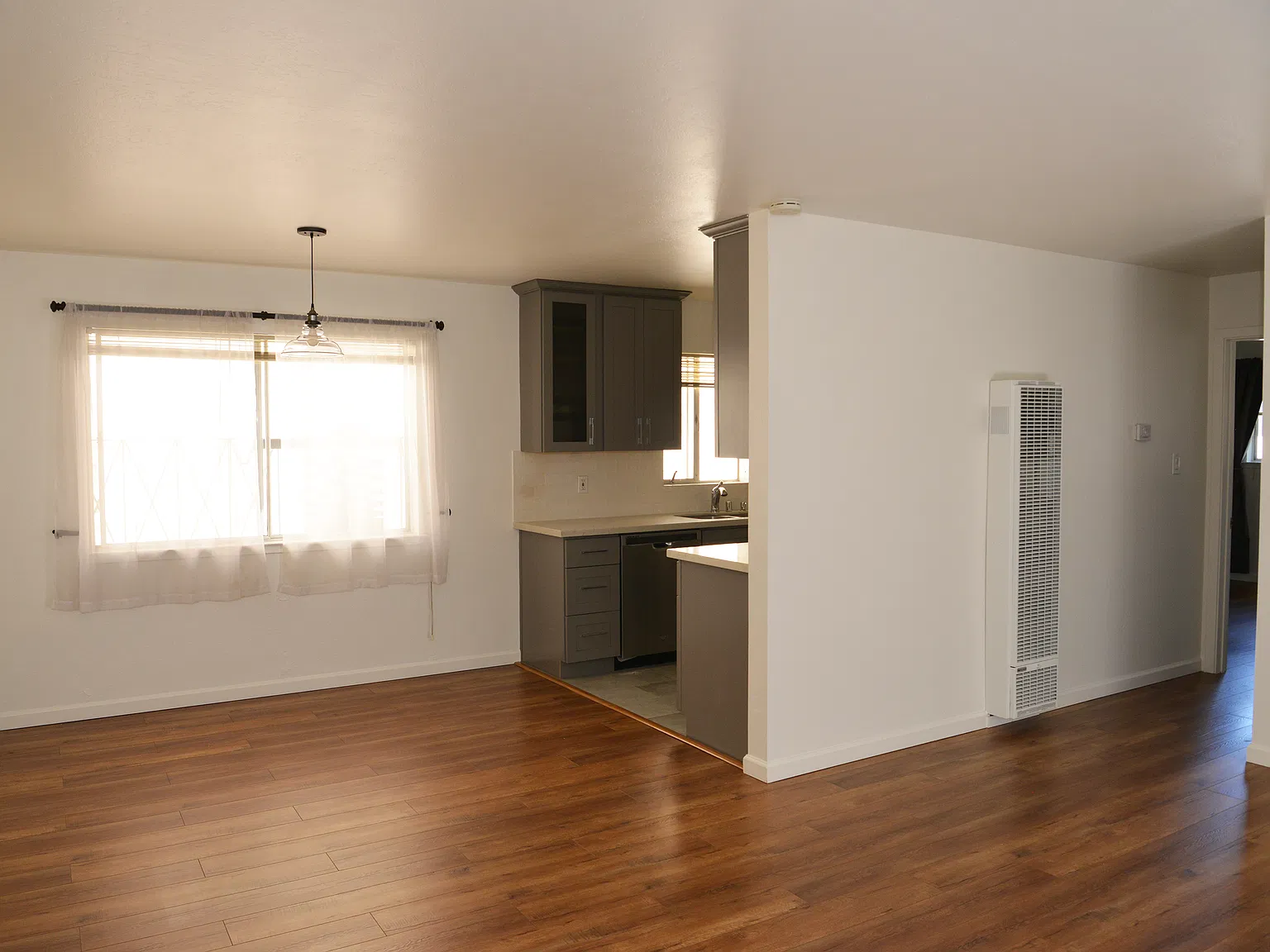 2 bed, 1000 sqft, $3,600 — Photo 2